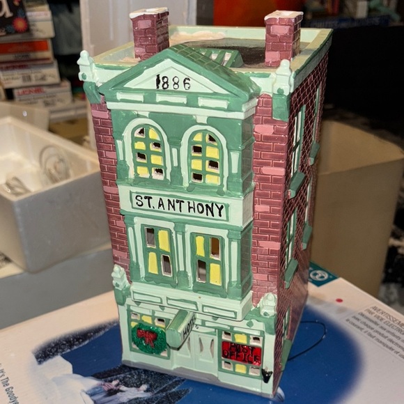 Department 56 St. Anthony Hotel - Picture 1 of 4